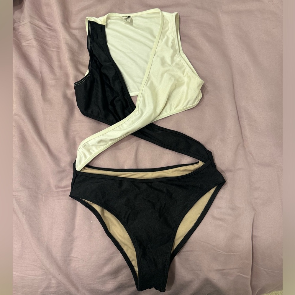 one piece bathing suit - Picture 3 of 4